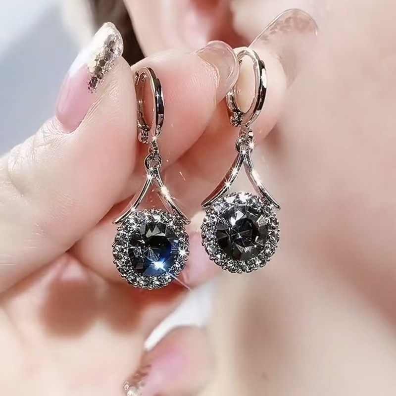 Vintage Light Luxury Rhinestone Earrings