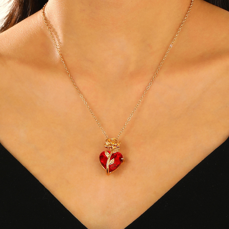 European and American-inspired dark gothic rose necklace