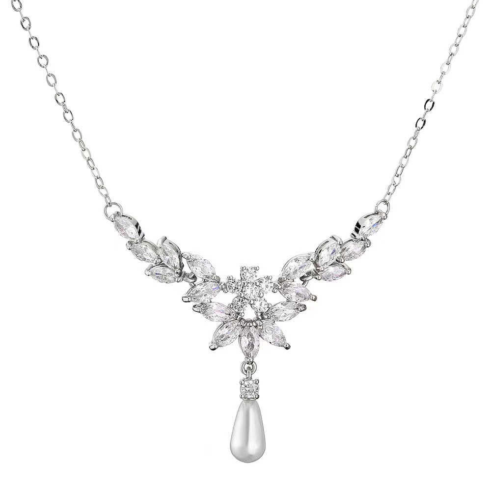 Elegant Pearl Pendant Necklace with Vintage Leaf and Zircon Design