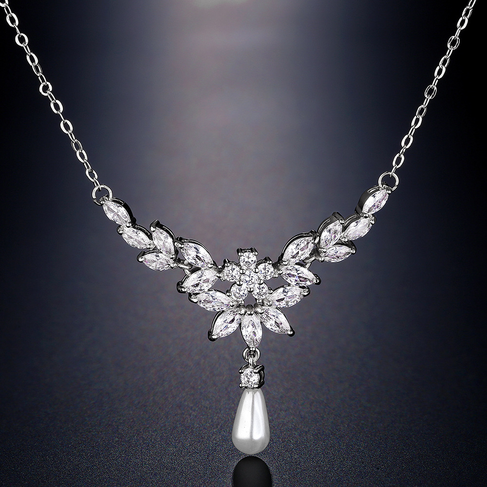 Elegant Pearl Pendant Necklace with Vintage Leaf and Zircon Design