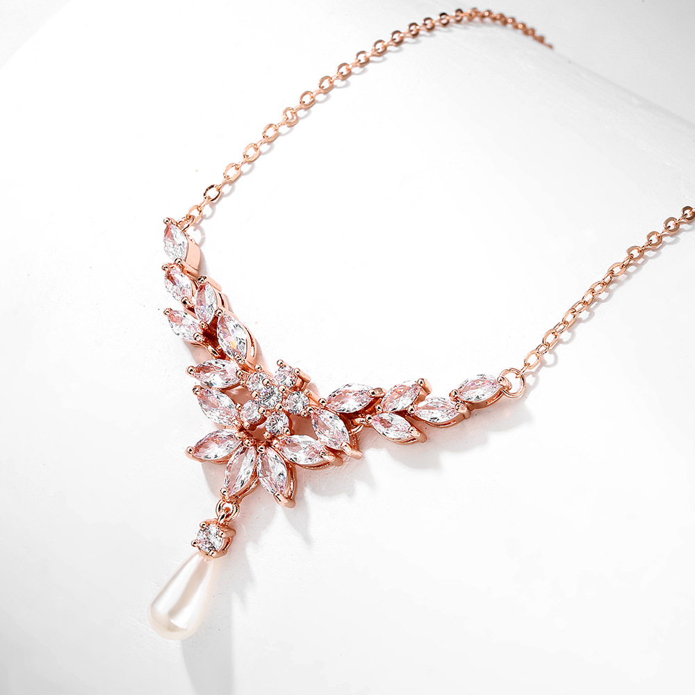 Elegant Pearl Pendant Necklace with Vintage Leaf and Zircon Design