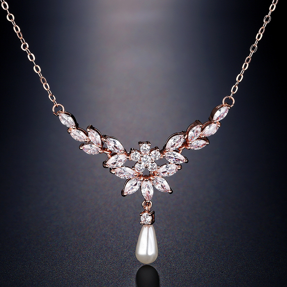 Elegant Pearl Pendant Necklace with Vintage Leaf and Zircon Design