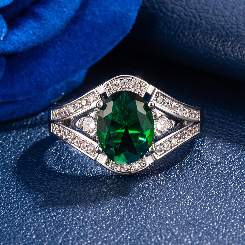 Fashion Zirconia Copper Ring with Pigeon Egg Design