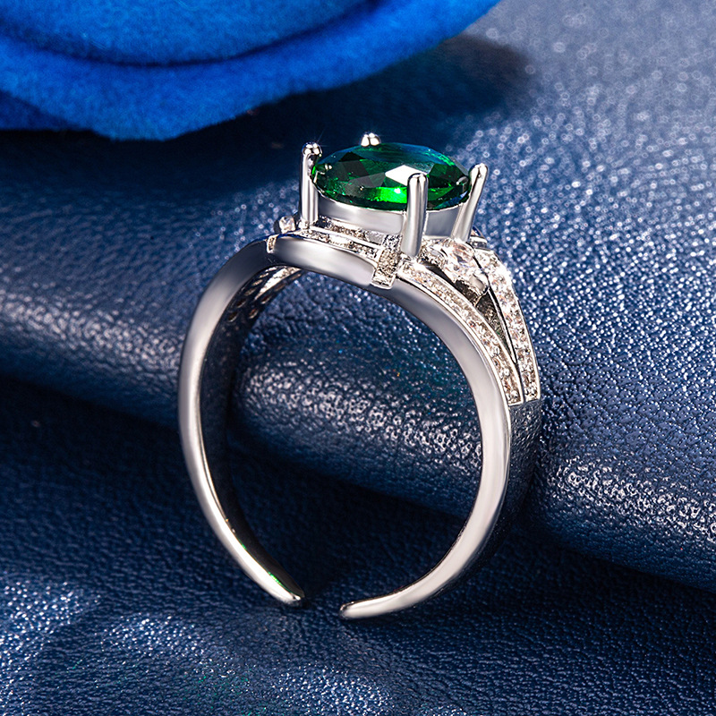 Fashion Zirconia Copper Ring with Pigeon Egg Design